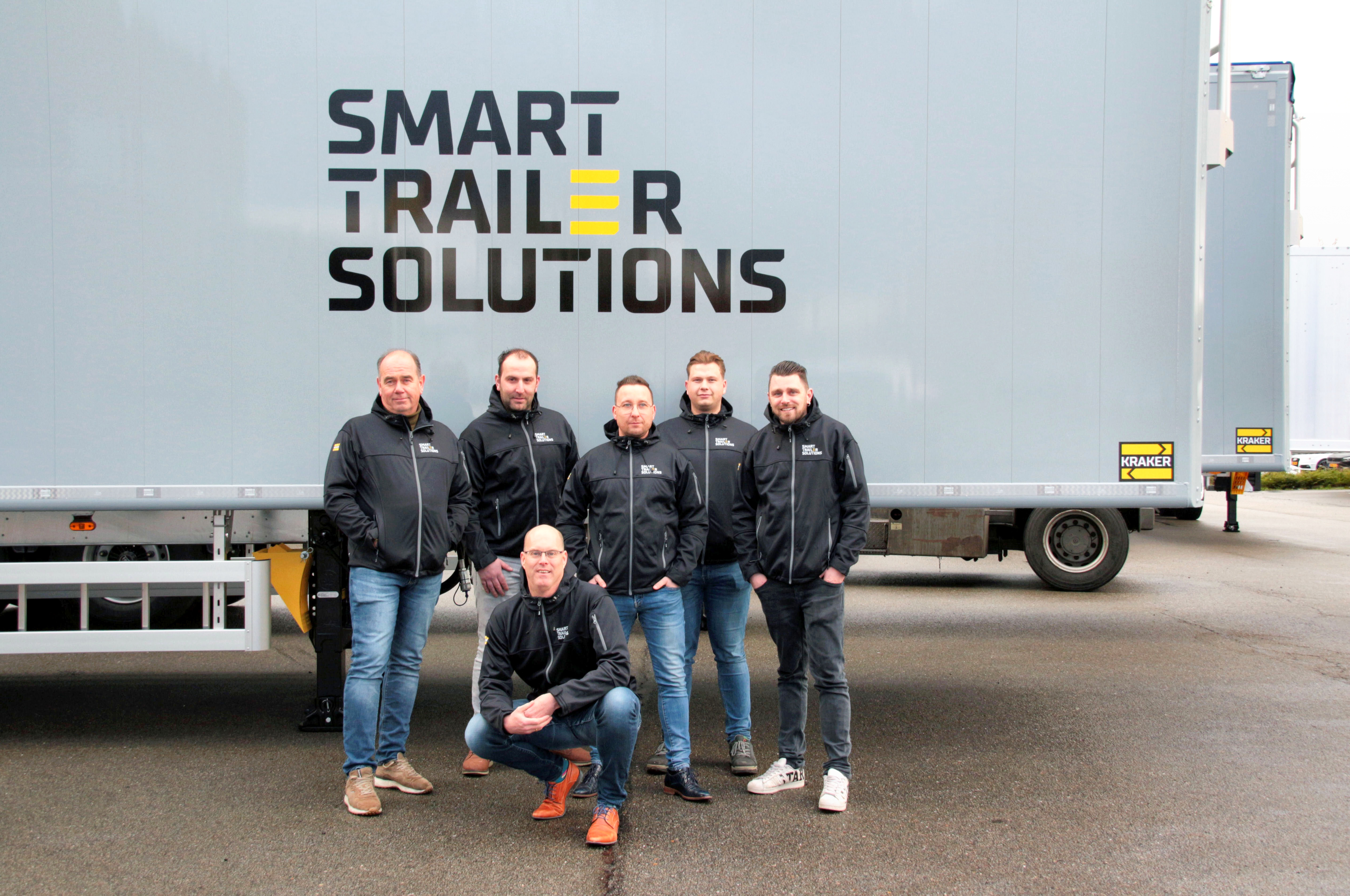 Het team Smart Trailer Solutions verhuurt Kraker schuifvloertrailers.